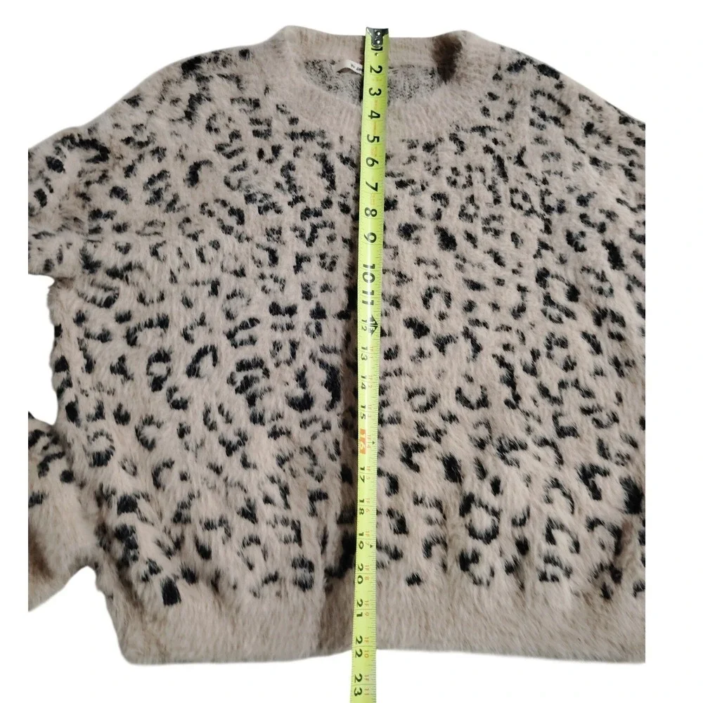 Mi Ami Leopard‎ Print Fuzzy Soft Sweater Size M